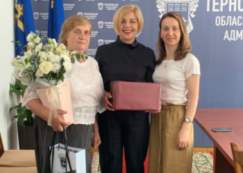 Привітали 100-тисячну вакциновану жительку Тернопільщини (Відео)