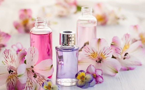 Тернополянин Орест Дмитрик з рослин та олій створює парфуми