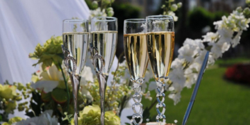 Скандал у Тернополі: ресторан відмовився повертати аванс за весілля, яке відклали через смерть від коронавірусу