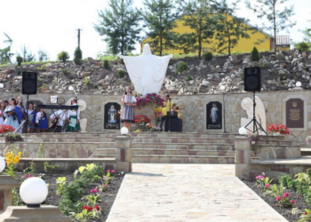 На Тернопільщині відкрили меморіальний комплекс героям-захисникам України