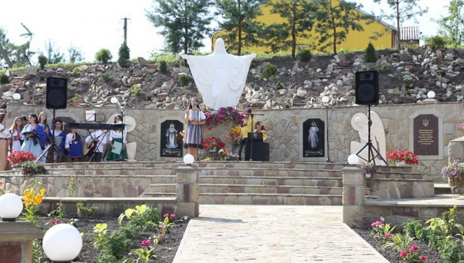 На Тернопільщині відкрили меморіальний комплекс героям-захисникам України