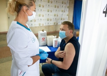 Голова ОДА Володимир Труш отримав щеплення новою вакциною Moderna