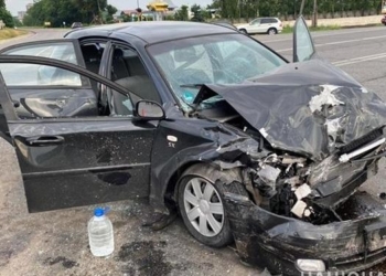 На Тернопільщині правоохоронці розшукують водія, причетного до автопригоди