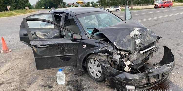 На Тернопільщині правоохоронці розшукують водія, причетного до автопригоди