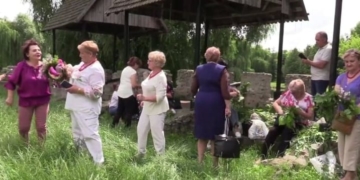 “Купальський віночок”: як тернопільські пенсіонери готуються до свята Івана Купала (Відео)