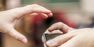 Серед білого дня: у Тернополі пограбували дитину