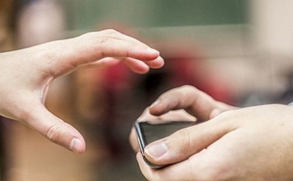 Серед білого дня: у Тернополі пограбували дитину