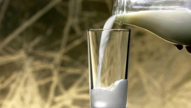 Тернополян просять не дегустувати молоко на місцевих ринках