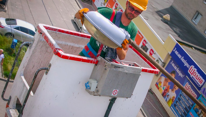 У Тернополі встановлюють сучасне економне LED-освітлення