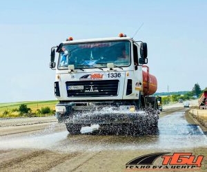 У Тернополі працює поливальна техніка