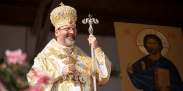 Молились за мир та подолання коронавірусу: десятки тисяч прочан взяли участь у прощі до Зарваниці на Тернопільщині