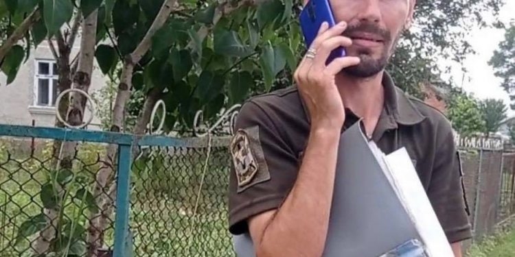 Заробіток на сиротах: в одній із громад Тернопільщини чоловіка підозрюють у шахрайстві