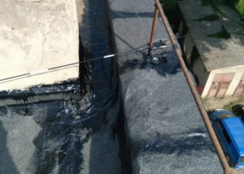 У Тернополі обслуговуючі підприємства розпочали ремонтувати покрівлі багатоповерхівок