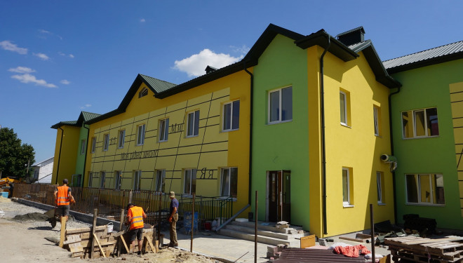 Перший заступник голови ОДА Ігор Дем’янчук оглянув будівництво шкіл у Козові та Підгородньому