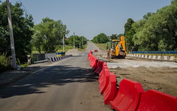 На Тернопільщині продовжують ремонтувати мости