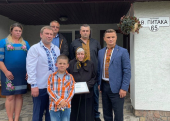 Матері загиблого Героя України Володимира Питака вручили сертифікат на житло