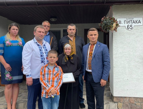 Матері загиблого Героя України Володимира Питака вручили сертифікат на житло