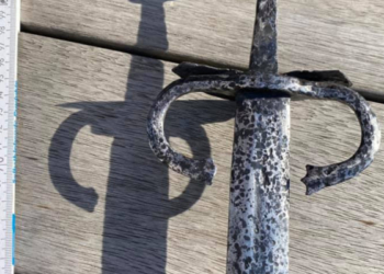 На Тернопільщині археологи знайшли унікальний 500-річний меч