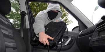 У Тернополі пограбували авто серед білого дня