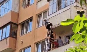 На Тернопільщині бабуся випала з балкона (Відео)