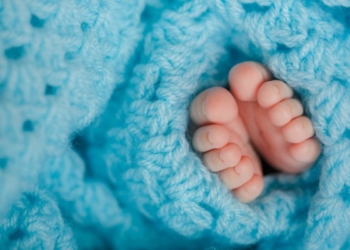 На Тернопільщині тривають пошуки “горе-матері”, яка викинула немовля на смітник