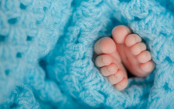 На Тернопільщині тривають пошуки “горе-матері”, яка викинула немовля на смітник