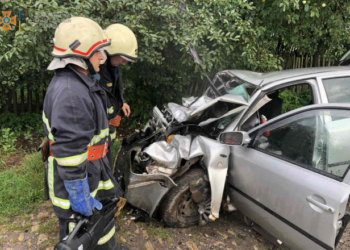 Не доїхали на відпочинок: на Тернопільщині у аварію попала група підлітків