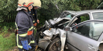 Не доїхали на відпочинок: на Тернопільщині у аварію попала група підлітків