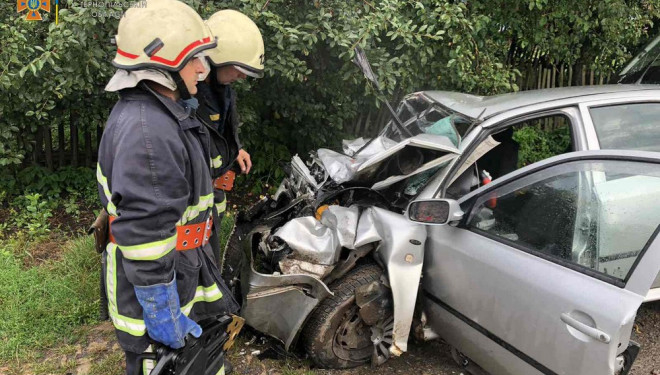 Не доїхали на відпочинок: на Тернопільщині у аварію попала група підлітків