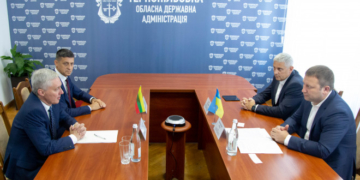 Володимир Труш зустрівся із поважним і надзвичайним послом Литовської республіки в Україні Вальдемарасом Сарапінасом