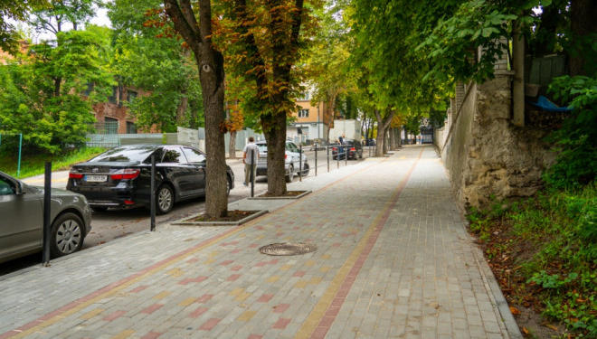 У Тернополі завершується капітальний ремонт тротуару на вулиці Паращука (Відео)