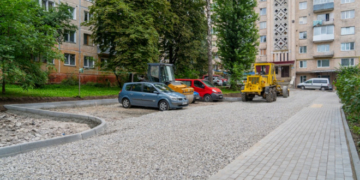 На прибудинкових територіях Тернополя тривають поточні та капітальні ремонти