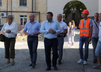 Навчальний рік школярі Тернопільської спеціалізованої школи № 3 розпочнуть з новим мультиспортивним комплексом