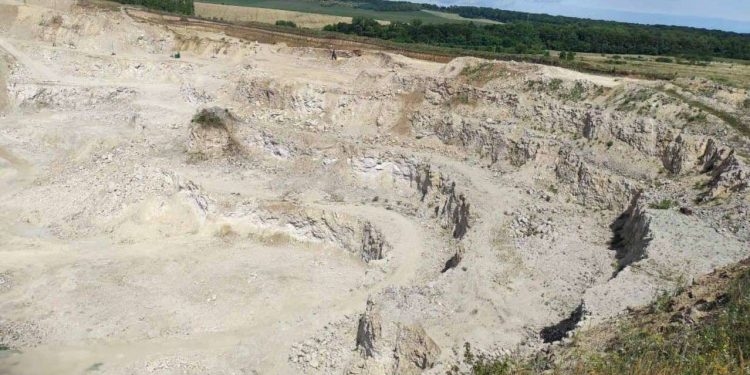 На Тернопільщині столичні науковці досліджують стан геологічної пам’ятки