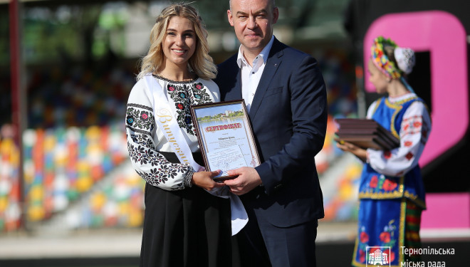 Обдаровані випускники Тернополя отримають від мерії десятки тисяч гривень премії