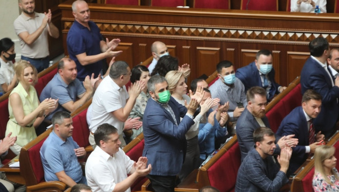 Опалювальний сезон під загрозою зриву через парламент та уряд