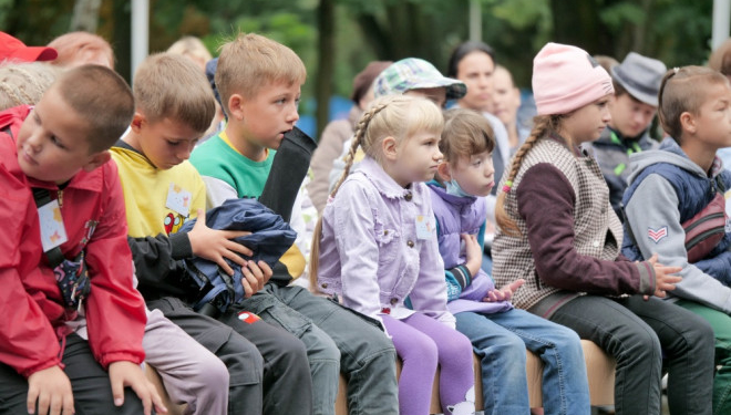 141 дитині Тернопільської громади подарували портфелі (Відео)