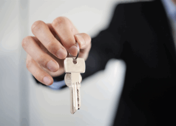 У Тернополі вручили ключі від квартири сім’ї загиблого Героя