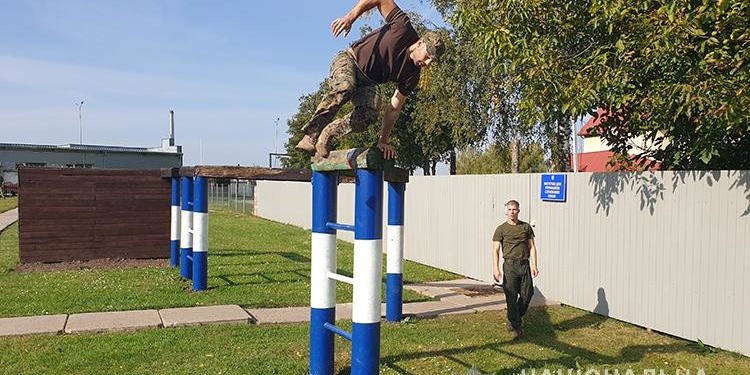 На Тернопільщині поліцейські інструктори змагалися за звання кращих