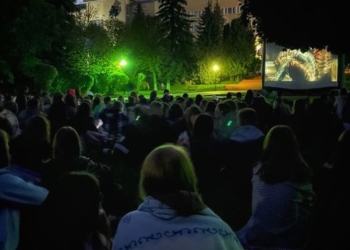 У Тернополі пройшов благодійний вечір “Кіно просто неба”