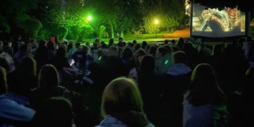 У Тернополі пройшов благодійний вечір “Кіно просто неба”