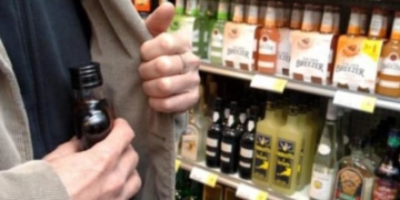 У Тернополі чоловік обікрав супермаркет