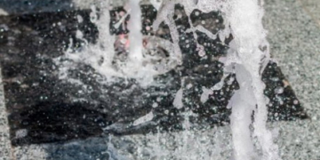 Фонтан, доріжки і освітлення: як жителі села на Тернопільщині власними силами зробили центральну площу