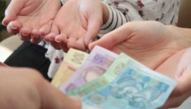 У Тернополі виплатили першу частину допомоги багатодітним родинам