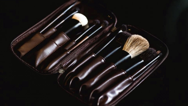 Відома в Ізраїлі візажистка з Тернопільщини презентувала власну лінійку пензлів для макіяжу