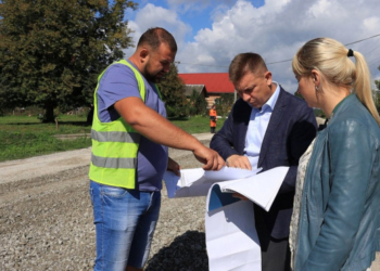 На Теребовлянщині почали ремонтувати знищену дорогу