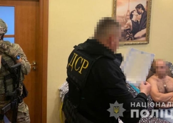 На Тернопільщині поліцейські викрили групу осіб, які вимагали 7 мільйонів у бізнесмена