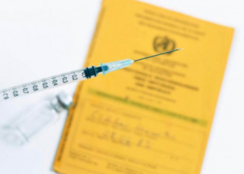 “Хотіли заробити”: у Тернополі спіймали молодиків, які підробляли ковідні сертифікати