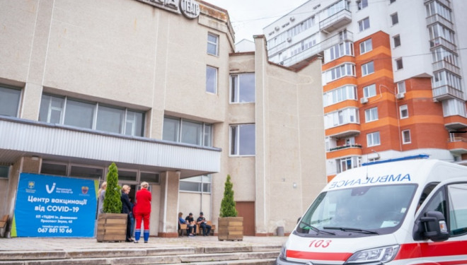 Вакцина, яка врятує життя: у Тернополі продовжують працювати пункти імунізації населення