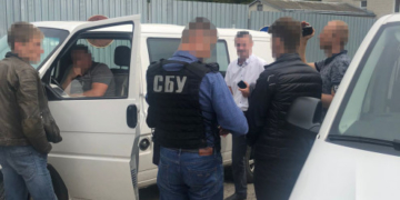 Перед судом постане тернополянин, який отримав 3000 доларів США неправомірної вигоди